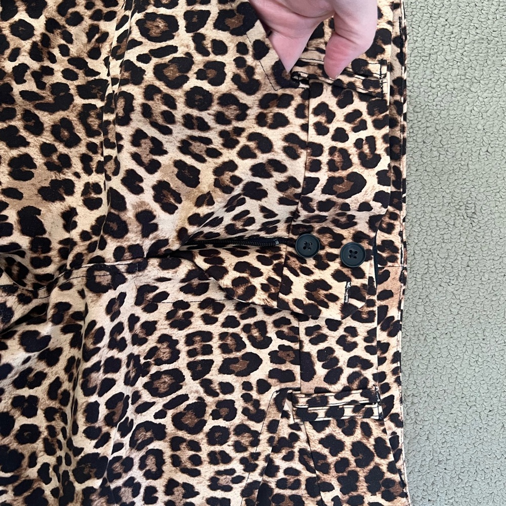 Torrid Leopard Print pixie Pant - Picture 3 of 6